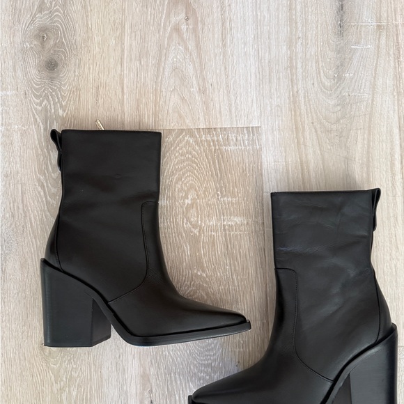 Larroude Elegant Black Leather Heeled Boots. Size 8 - Picture 4 of 15